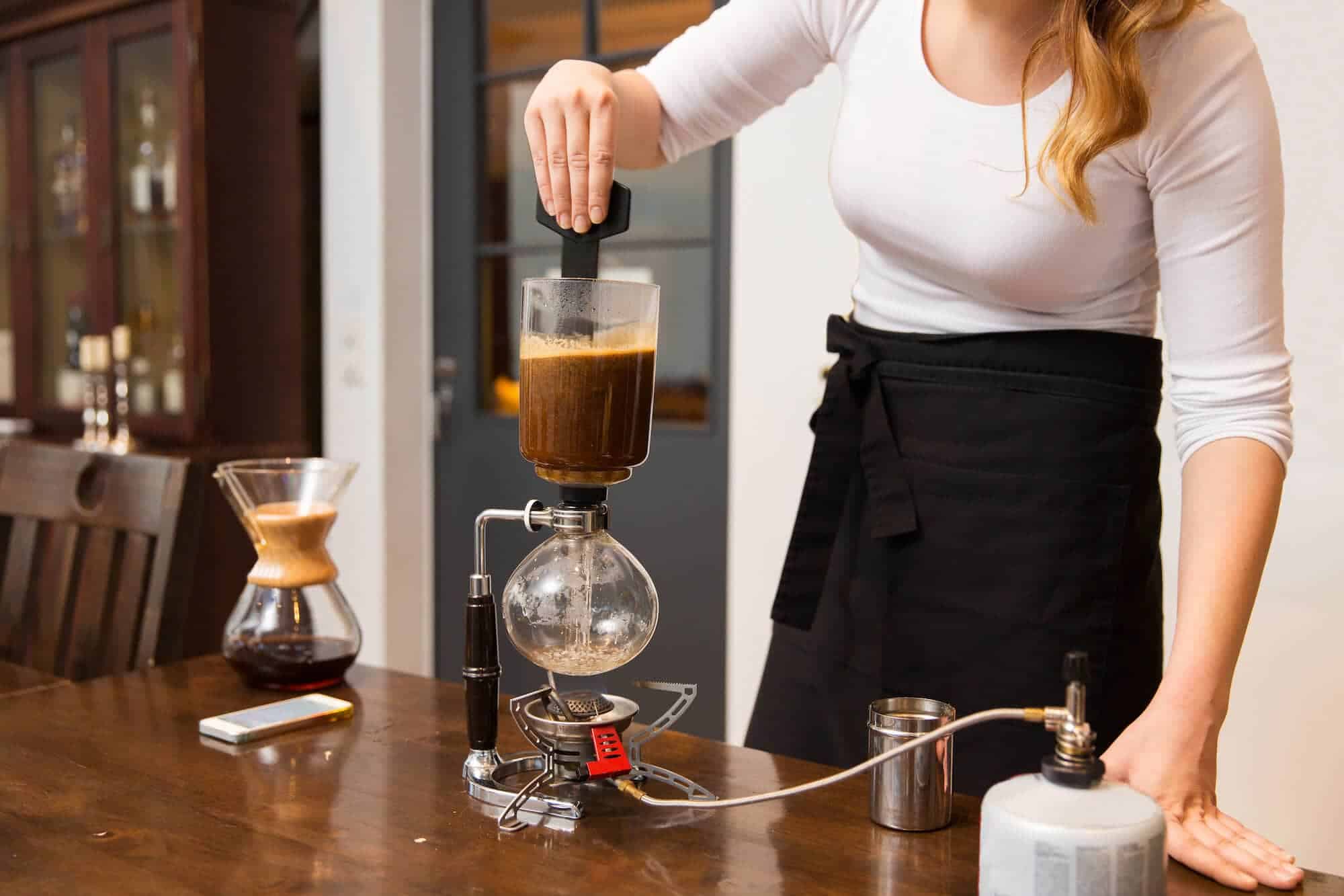 How To Use A Siphon Coffee Maker: Beginners Guide